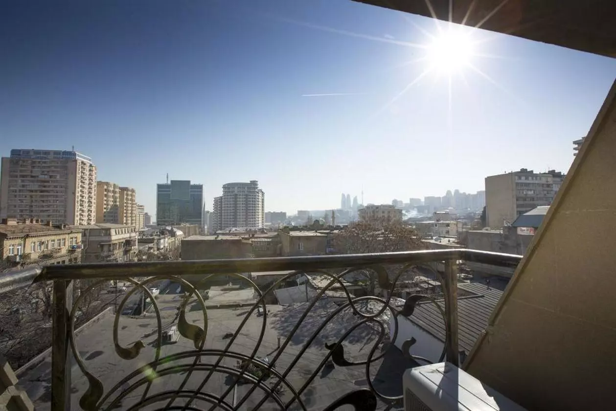 AMBER_SHABAVIZ (6).jpg